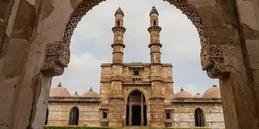 Jhulta Minar: The Swaying Towers