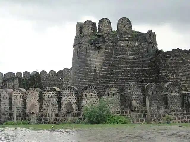 The Fort that Reflects Two Religions: Gulbarga Fort 